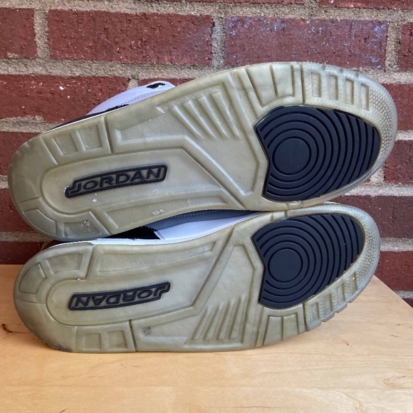 Jordan 3 Wolf Grey - Picture 6 of 9